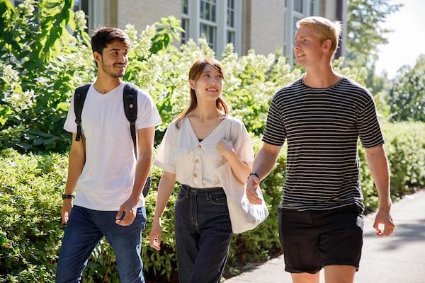 学生 walk along the sidewalk next to B.B角厅